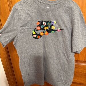 Nike Gray Short Sleeve Tee with Graphic Design